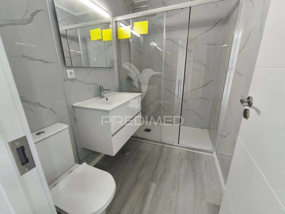 Apartamento T2 para Venda em Corroios Foto 8