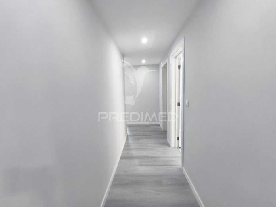 Apartamento T2 para Venda em Corroios Foto 13