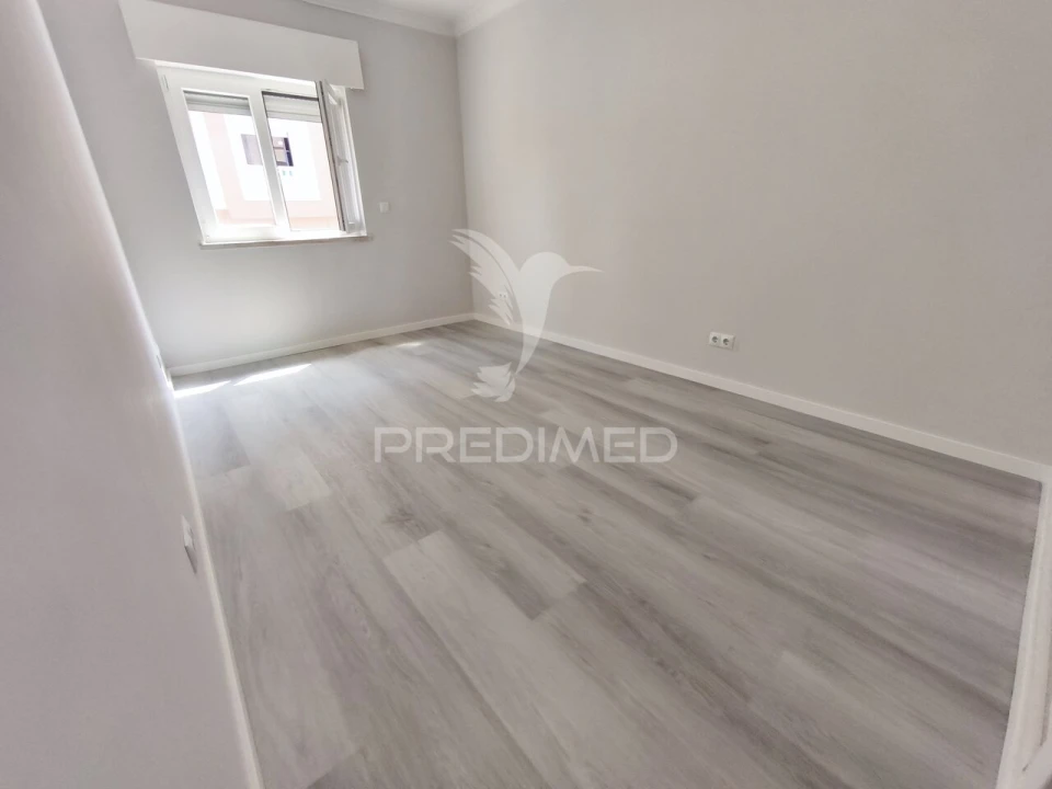 Apartamento T2 para Venda em Corroios Foto 11