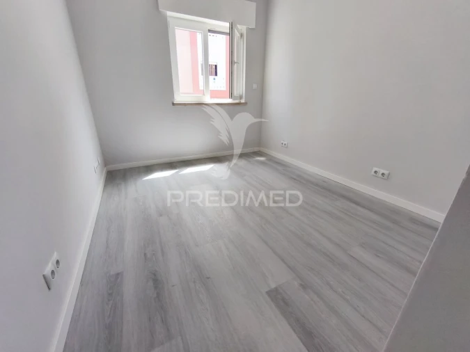 Apartamento T2 para Venda em Corroios Foto 9