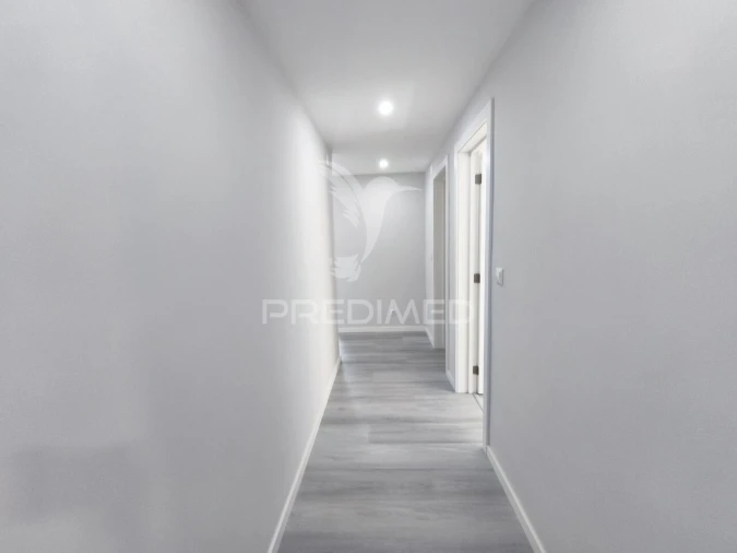 Apartamento T2 para Venda em Corroios Foto 13