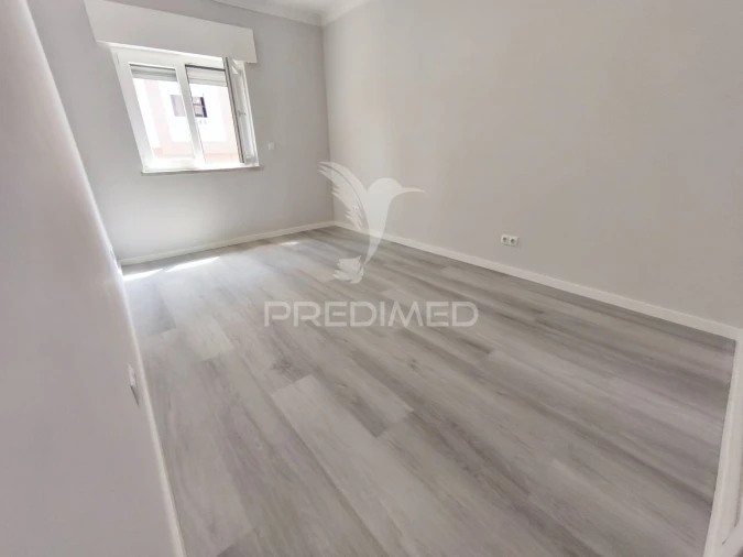 Apartamento T2 para Venda em Corroios Foto 11