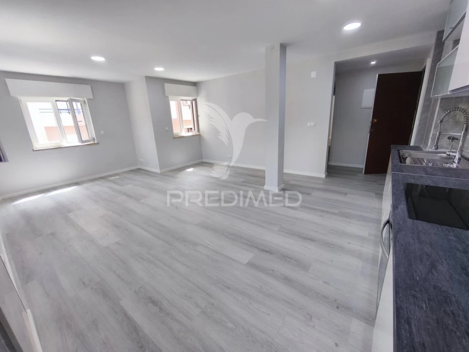 Apartamento T2 para Venda em Corroios Foto 2