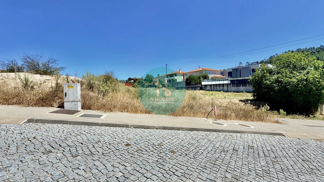 Terreno para Venda em Priscos Foto 3