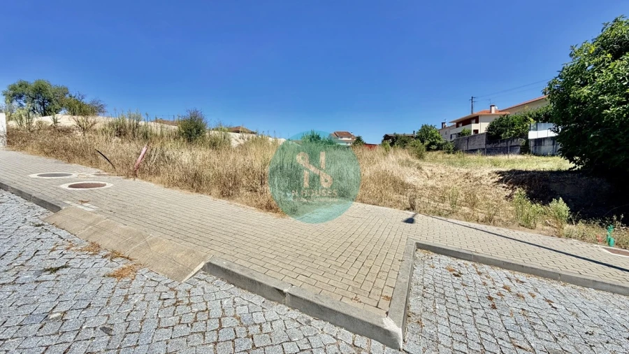 Terreno para Venda em Priscos Foto 2