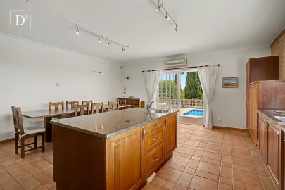 Moradia T4 para Venda em Ferreiras
