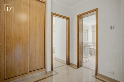 Moradia T4 para Venda em Ferreiras