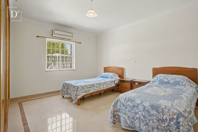 Moradia T4 para Venda em Ferreiras