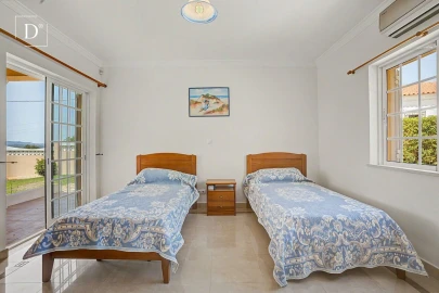 Moradia T4 para Venda em Ferreiras