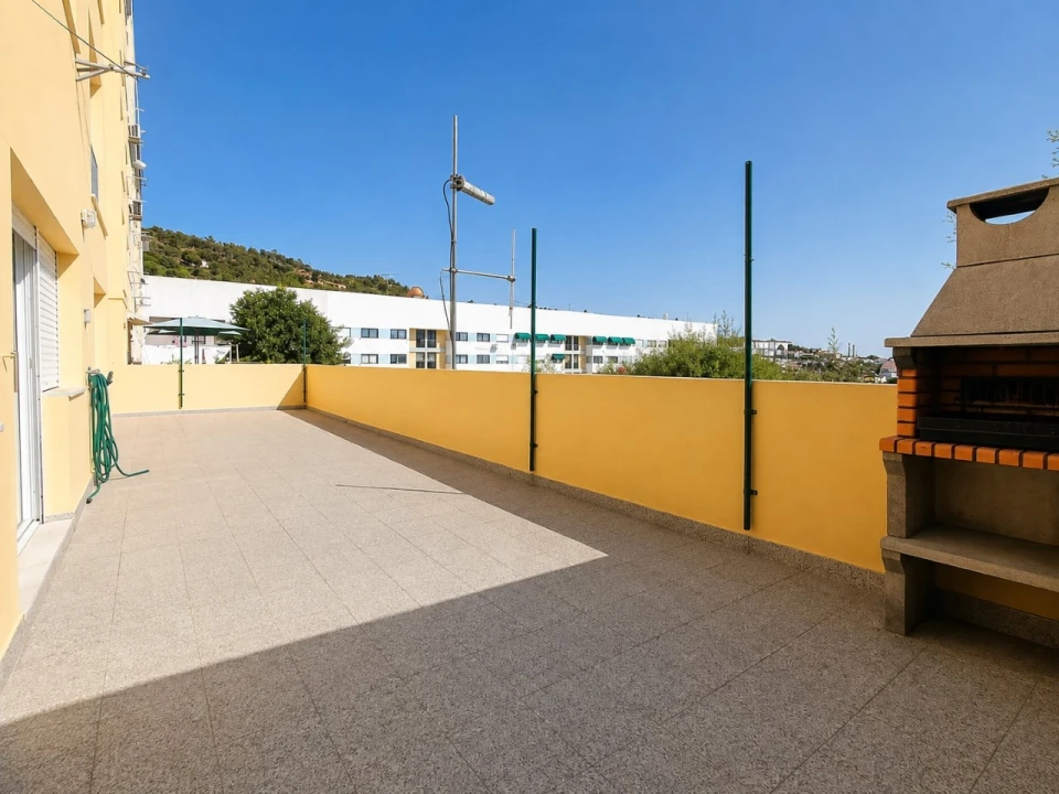 Apartamento T2 para Venda em Sé e São Lourenço Foto 11