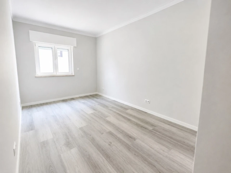 Apartamento T2 para Venda em Corroios Foto 9