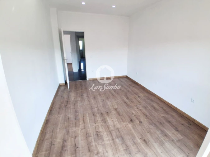 Apartamento T3 para Venda em Fânzeres e São Pedro da Cova Foto 9