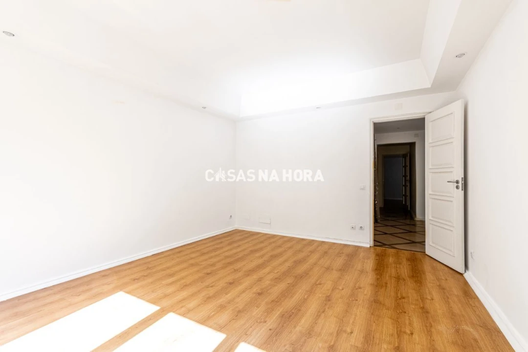 Apartamento T4 para Arrendamento em Avenidas Novas Foto 3