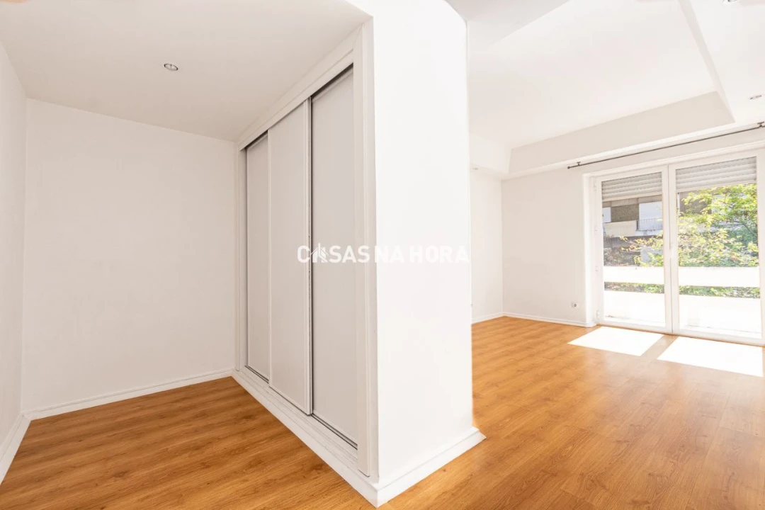 Apartamento T4 para Arrendamento em Avenidas Novas Foto 10
