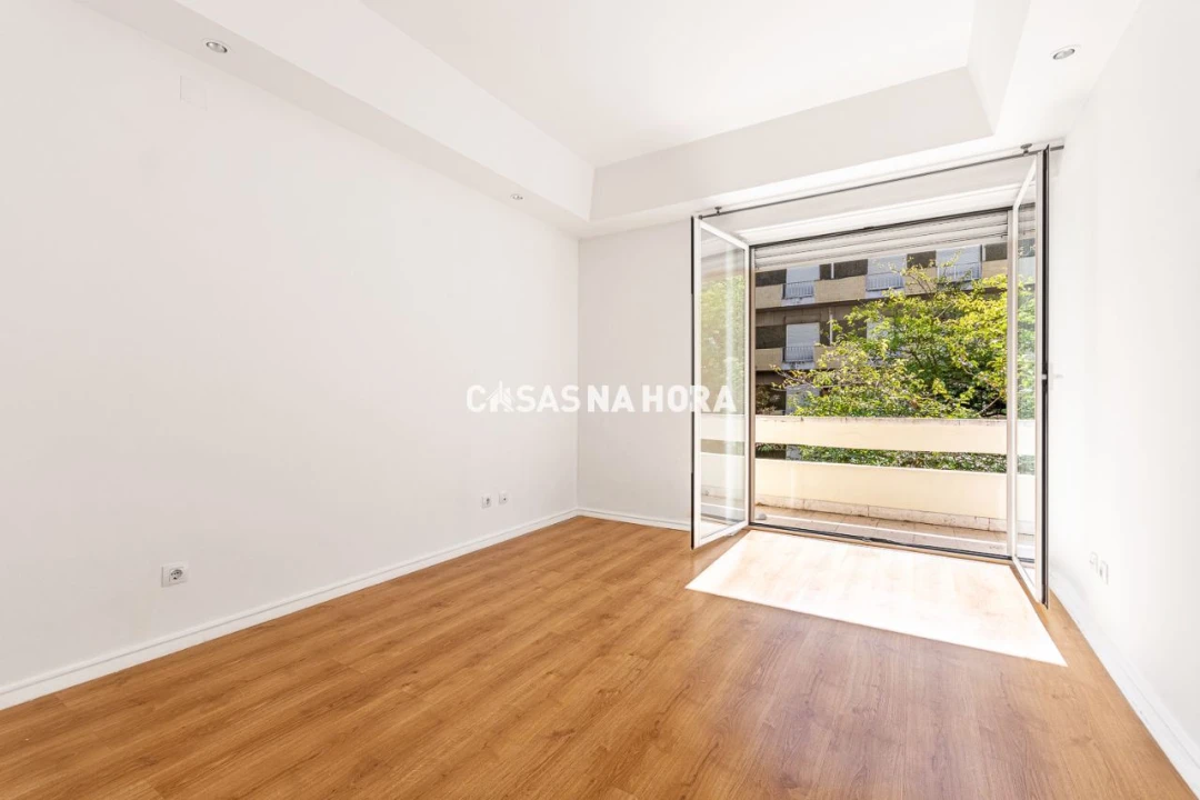 Apartamento T4 para Arrendamento em Avenidas Novas Foto 9