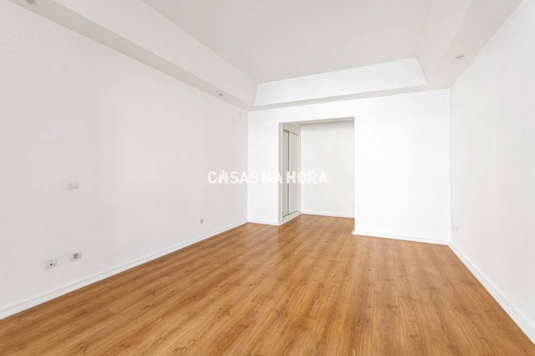 Apartamento T4 para Arrendamento em Avenidas Novas Foto 16