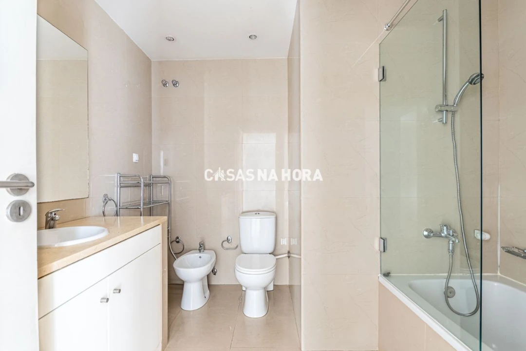 Apartamento T4 para Arrendamento em Avenidas Novas Foto 14