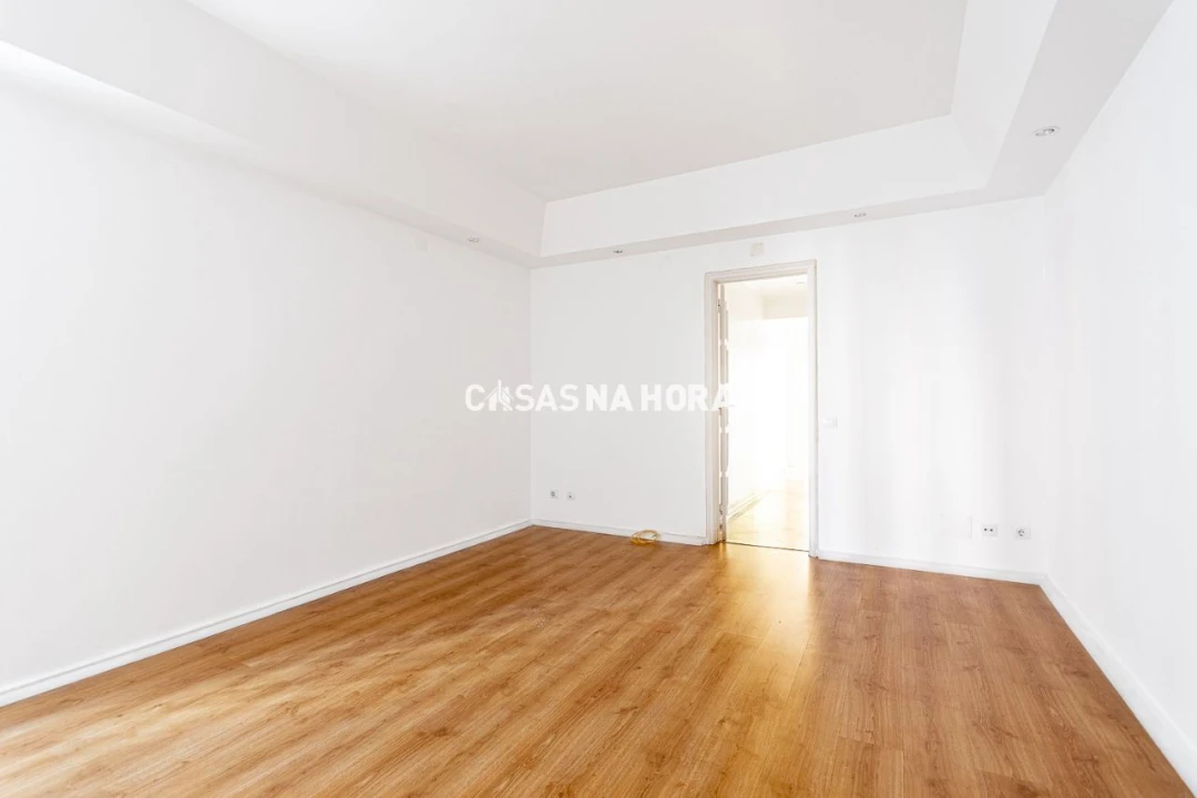 Apartamento T4 para Arrendamento em Avenidas Novas Foto 7