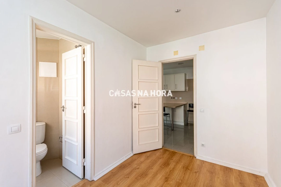 Apartamento T4 para Arrendamento em Avenidas Novas Foto 24