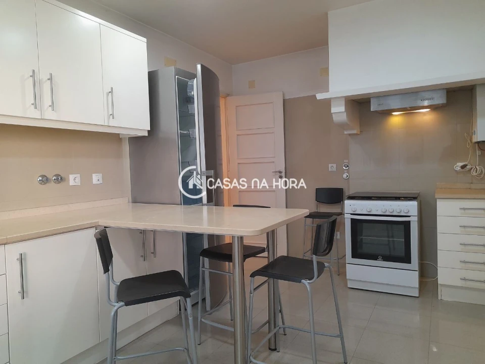 Apartamento T4 para Arrendamento em Avenidas Novas Foto 21