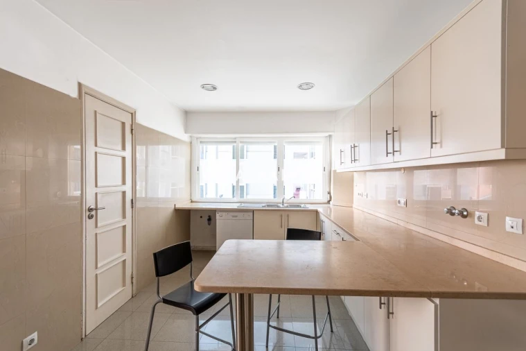 Apartamento T4 para Arrendamento em Avenidas Novas Foto 19