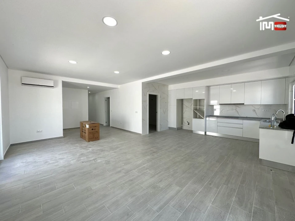 Moradia T4 para Venda em Atalaia e Alto Estanqueiro-Jardia Foto 1