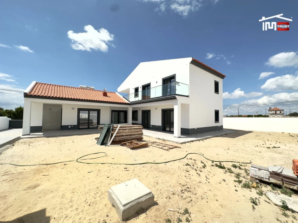 Moradia T5 para Venda em Atalaia e Alto Estanqueiro-Jardia Foto 38