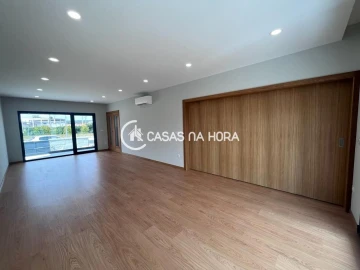 Moradia T4 para Arrendamento em Rio de Loba