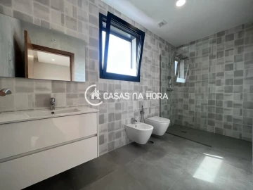 Moradia T4 para Arrendamento em Rio de Loba