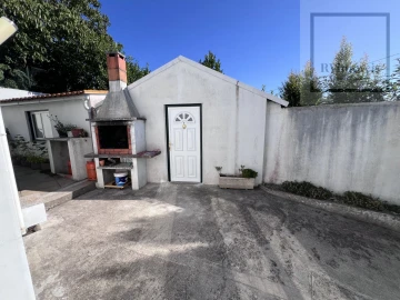 Moradia T4 para Venda em Candemil e Gondar