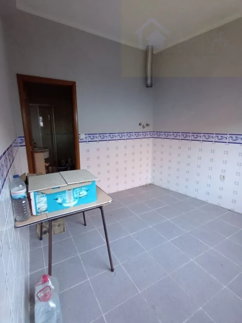 Moradia T3 para Venda em Santiago de Cassurrães e Póvoa de Cervães