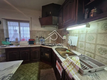 Moradia T4 para Venda em Cebolais de Cima e Retaxo