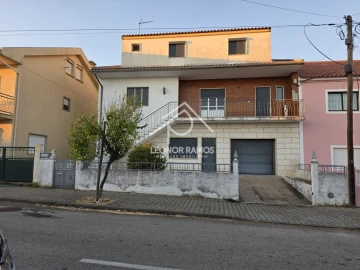 Moradia T4 para Venda em Cebolais de Cima e Retaxo
