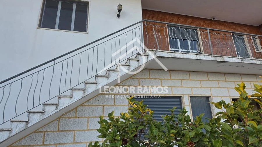 Moradia T4 para Venda em Cebolais de Cima e Retaxo