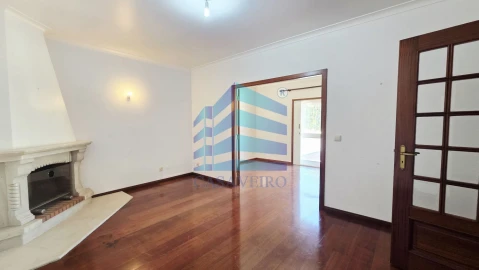 Moradia T4 para Venda em Santa Joana