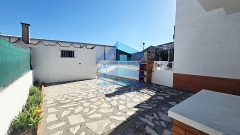 Moradia T4 para Venda em Santa Joana