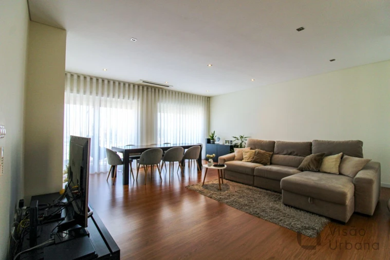 Apartamento T4 para Venda em Viseu Foto 3