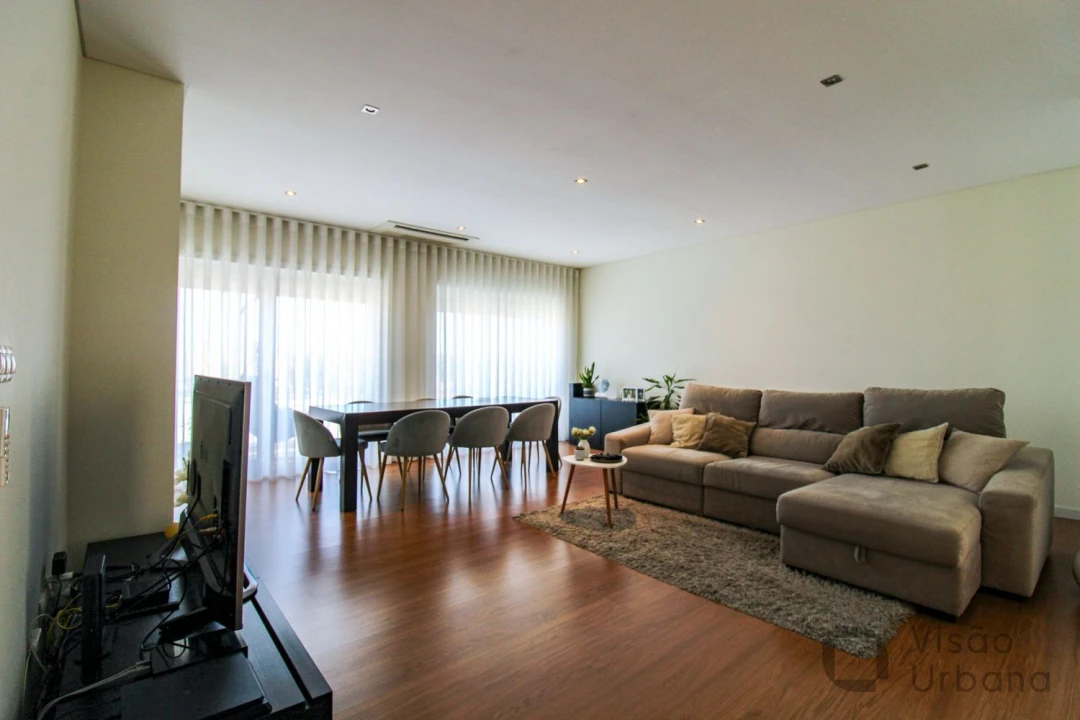 Apartamento T4 para Venda em Viseu Foto 3