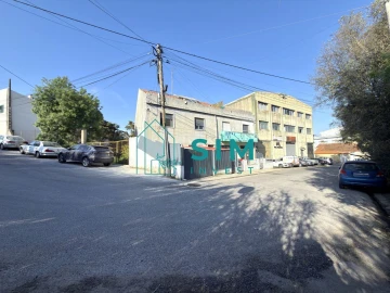 Loja para Venda em Pontinha e Famões