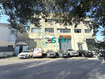 Loja para Venda em Pontinha e Famões