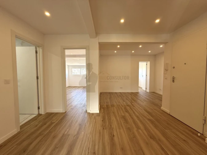 Apartamento T2 para Venda em Queluz e Belas Foto 2
