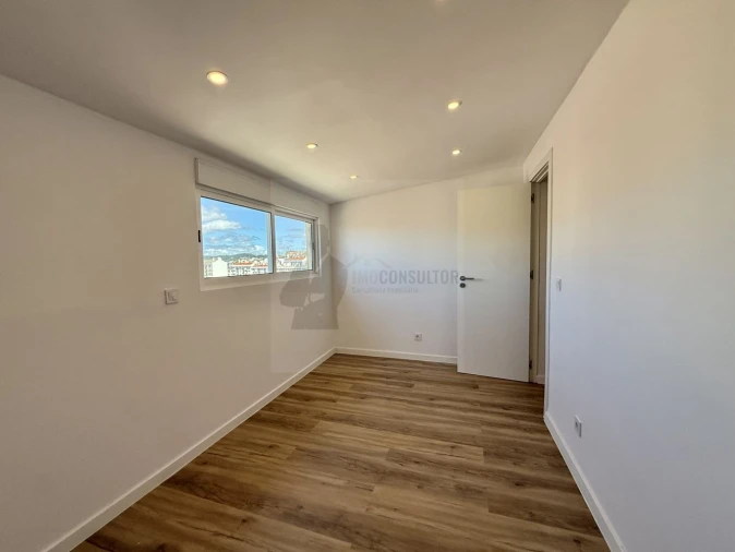 Apartamento T2 para Venda em Queluz e Belas Foto 17