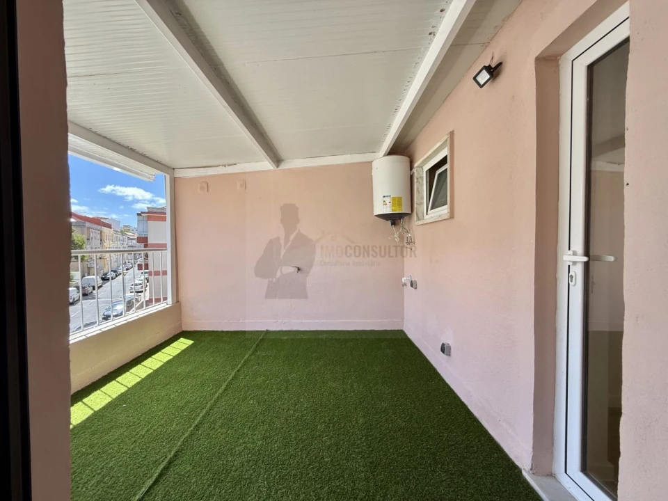 Apartamento T2 para Venda em Queluz e Belas Foto 5