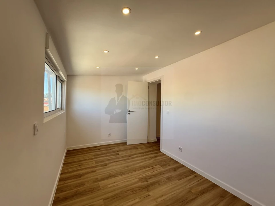 Apartamento T2 para Venda em Queluz e Belas Foto 20