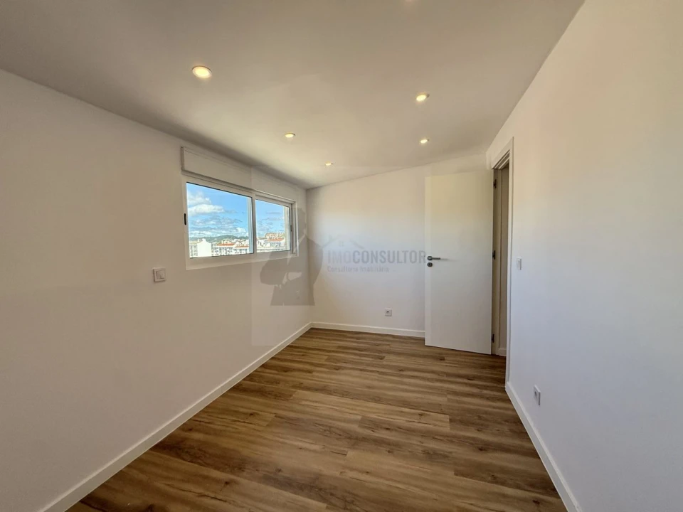 Apartamento T2 para Venda em Queluz e Belas Foto 17
