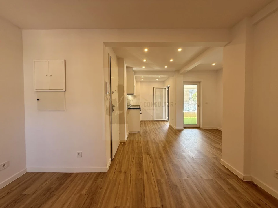 Apartamento T2 para Venda em Queluz e Belas Foto 1