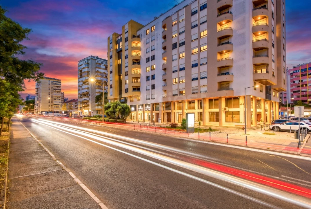 Apartamento T4 para Venda em São Domingos de Benfica Foto 3