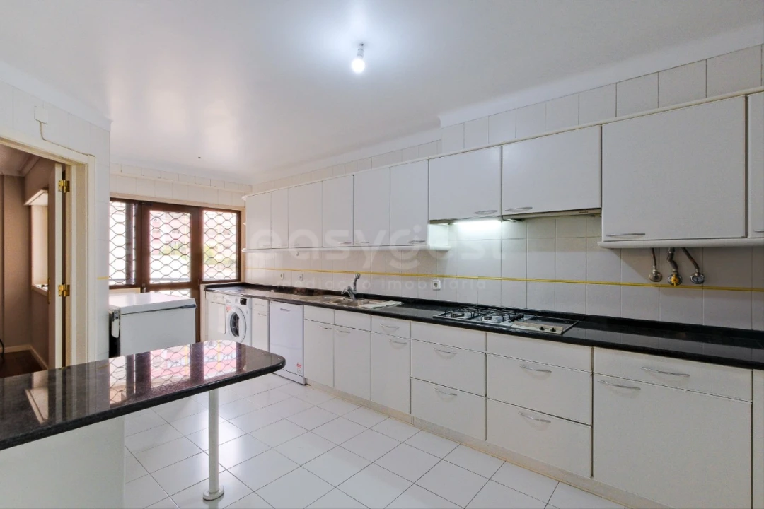 Apartamento T4 para Venda em São Domingos de Benfica Foto 5