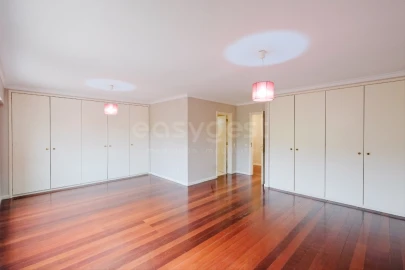 Apartamento T4 para Venda em São Domingos de Benfica