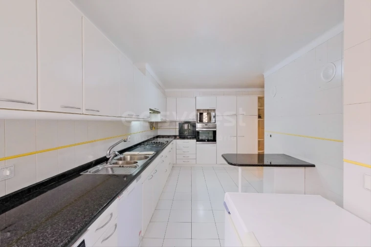 Apartamento T4 para Venda em São Domingos de Benfica Foto 16